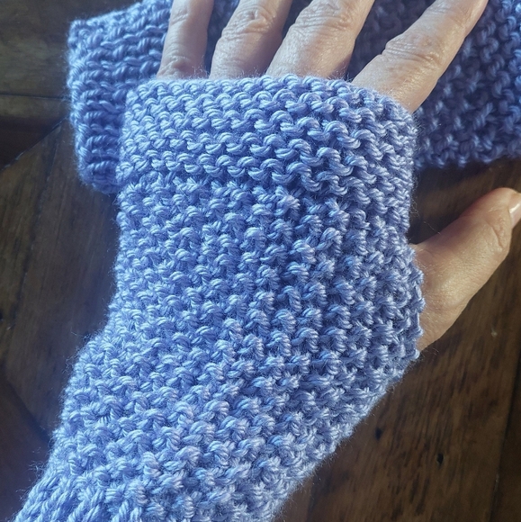 2 knitted hand/wrist warmers - Picture 9 of 9